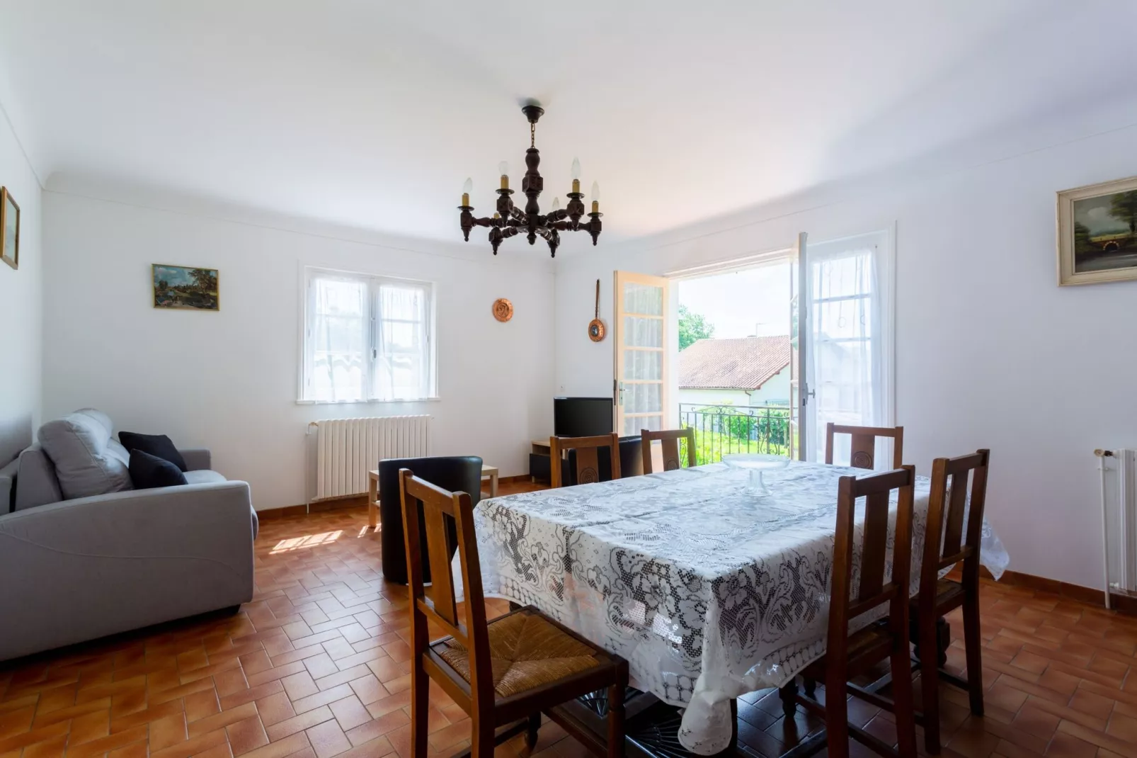 MAISON GURE AMETSA-Dining room