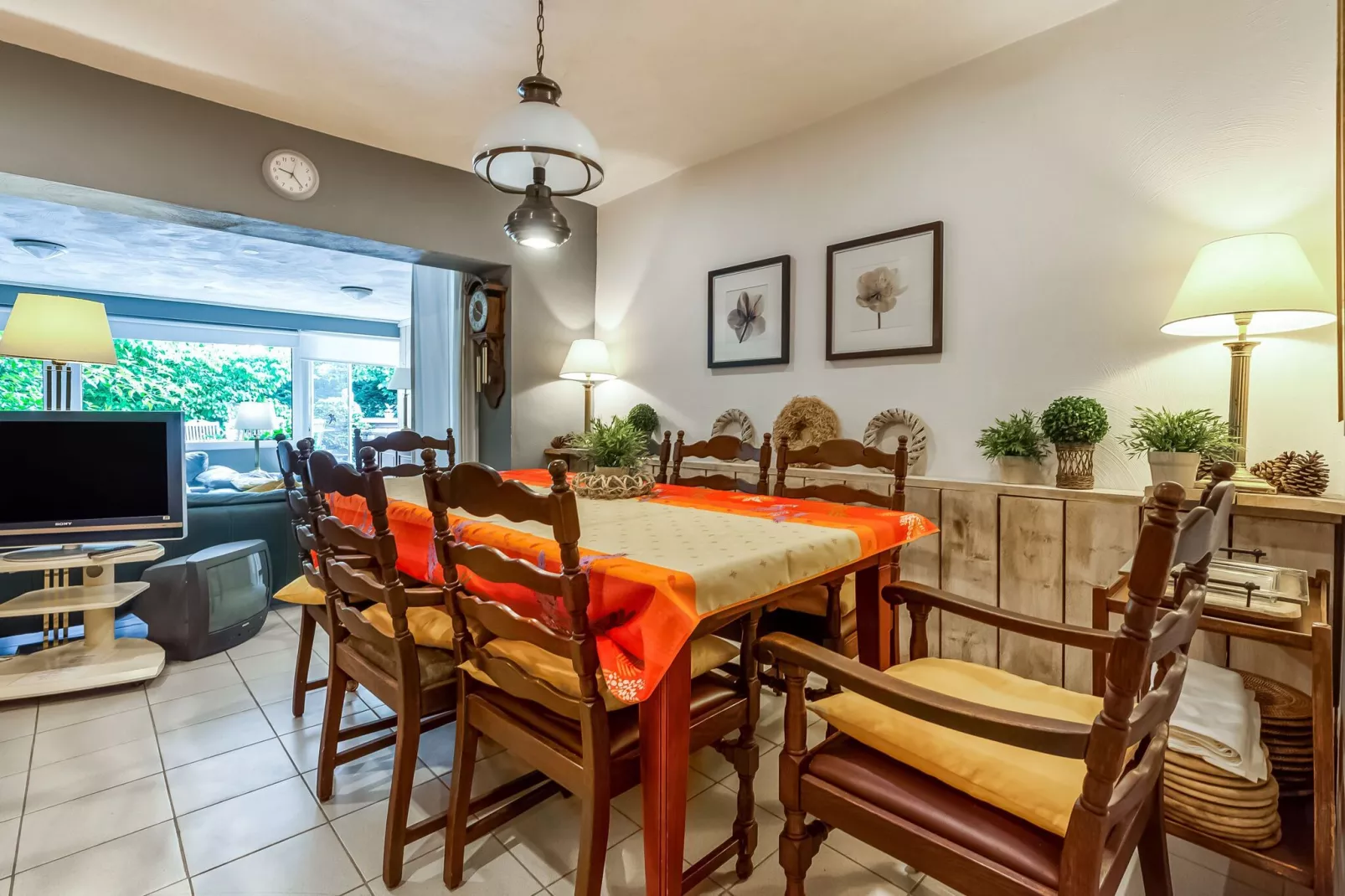 In de oude Bedstee-Dining room