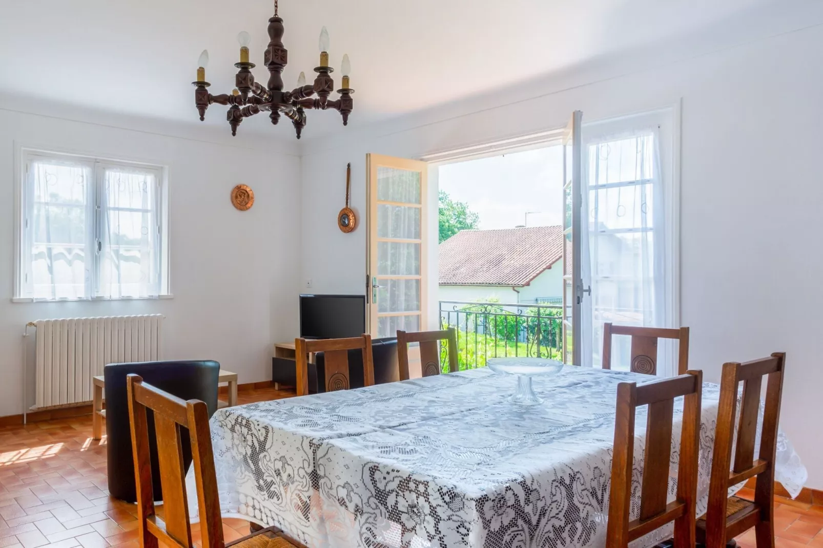 MAISON GURE AMETSA-Dining room