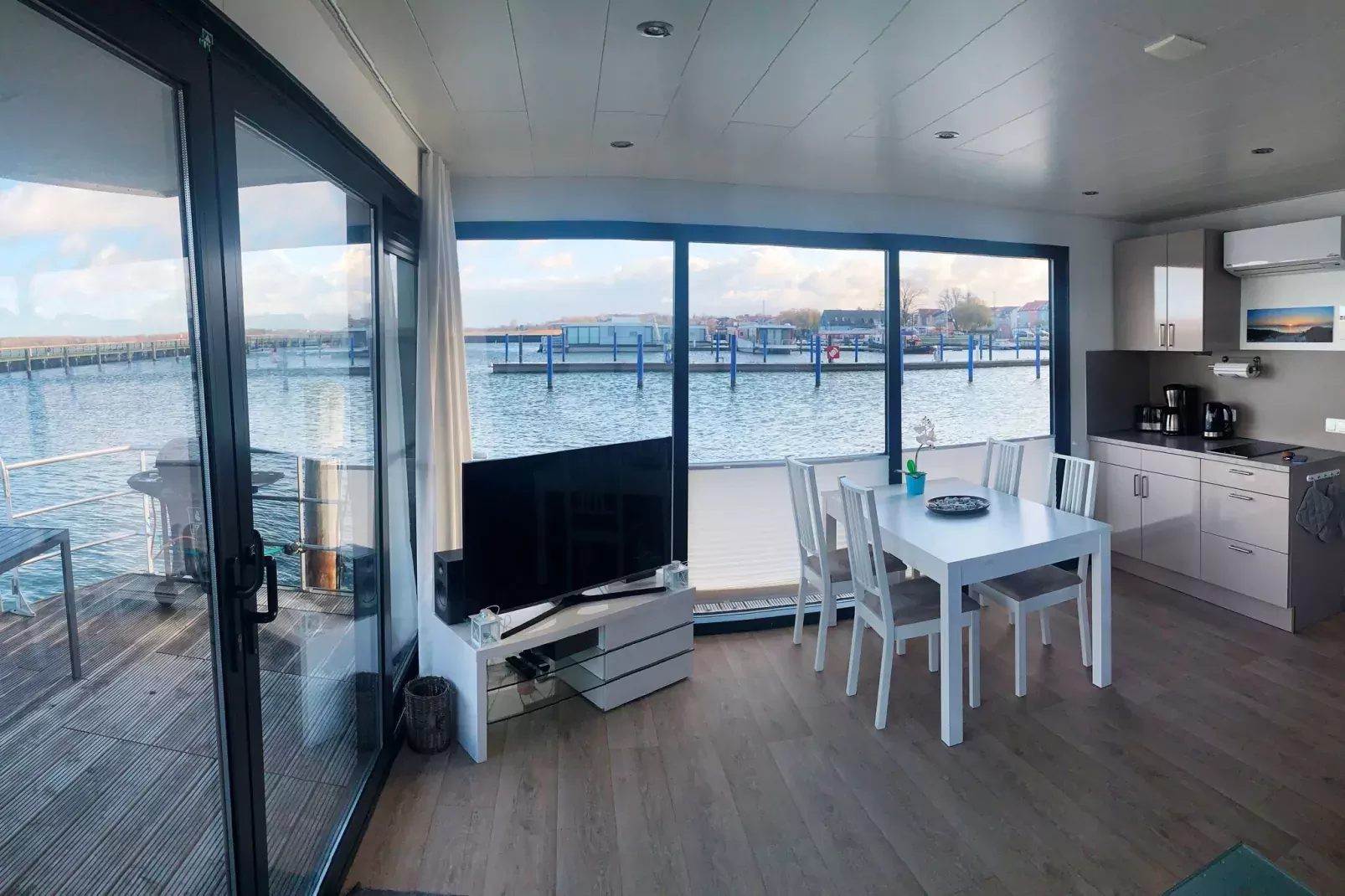 Houseboat Floating House Küstennebel 2 44 m²-Dining room