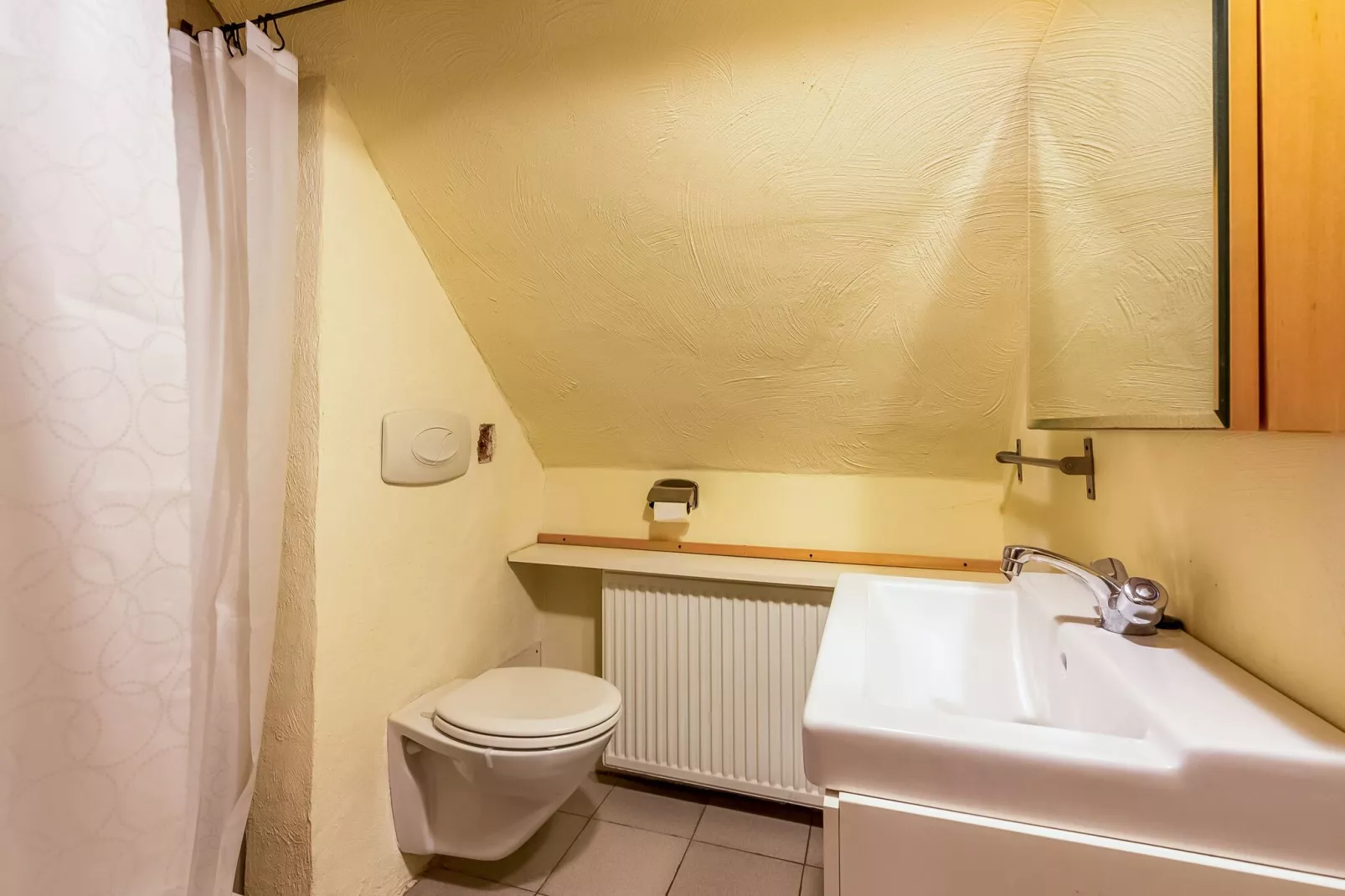 In de oude Bedstee-Bathroom