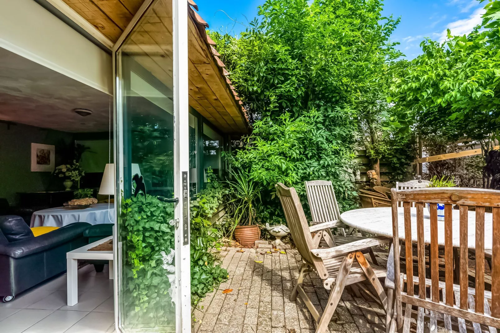 In de oude Bedstee-Gardens summer