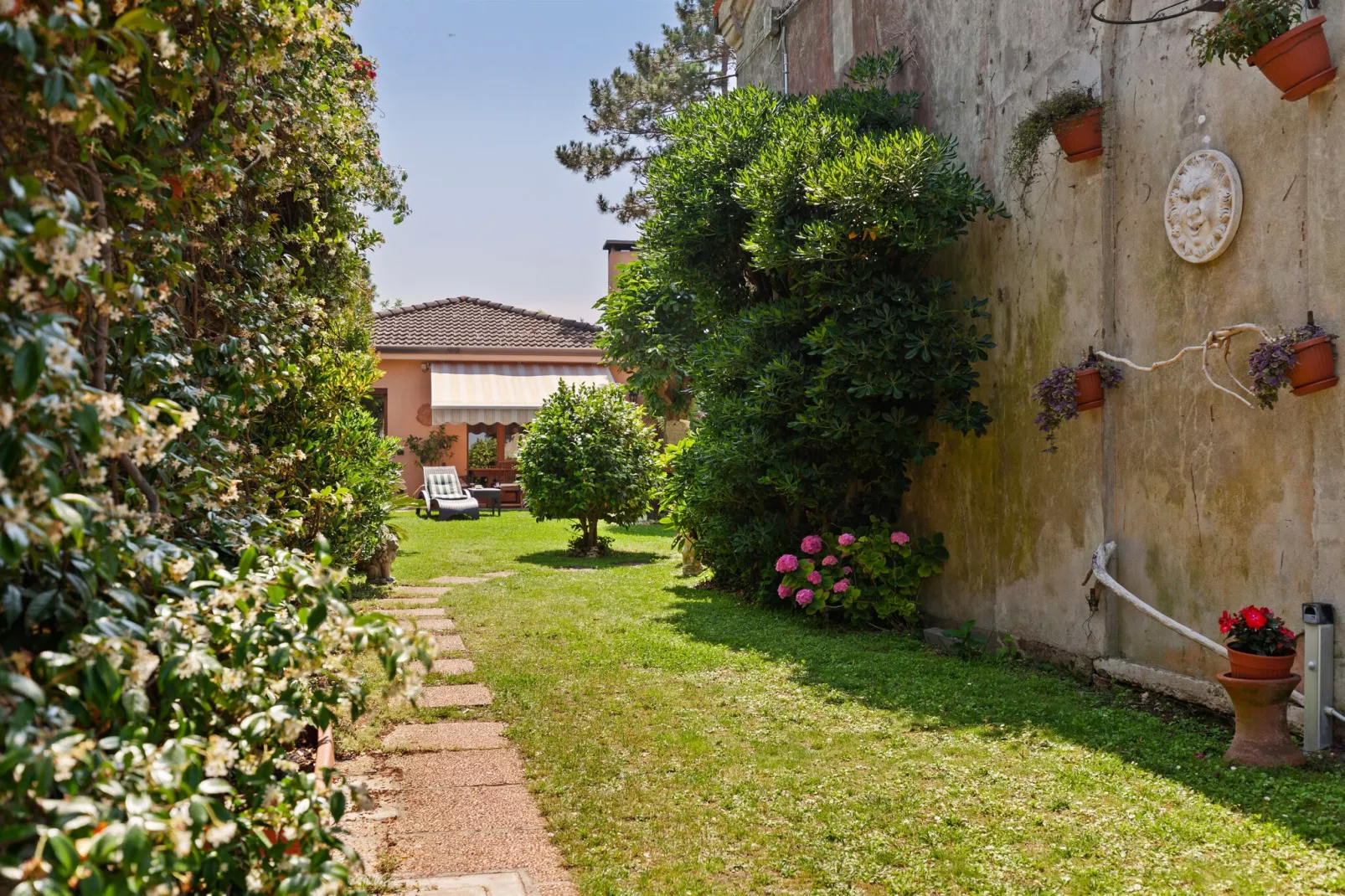 Villa Pratolina agli Alberoni - Gardens in summer