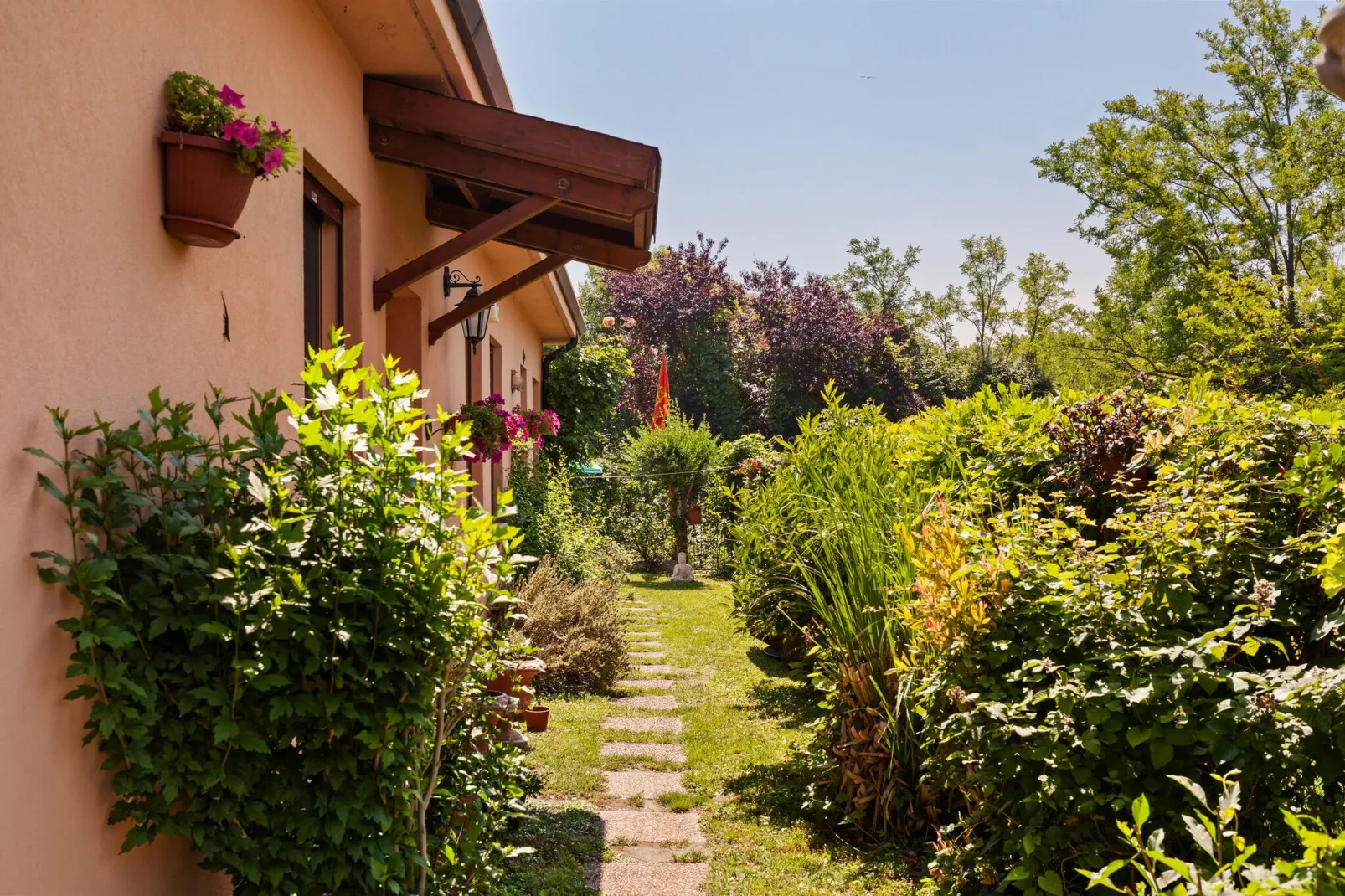 Villa Pratolina agli Alberoni - Gardens in summer