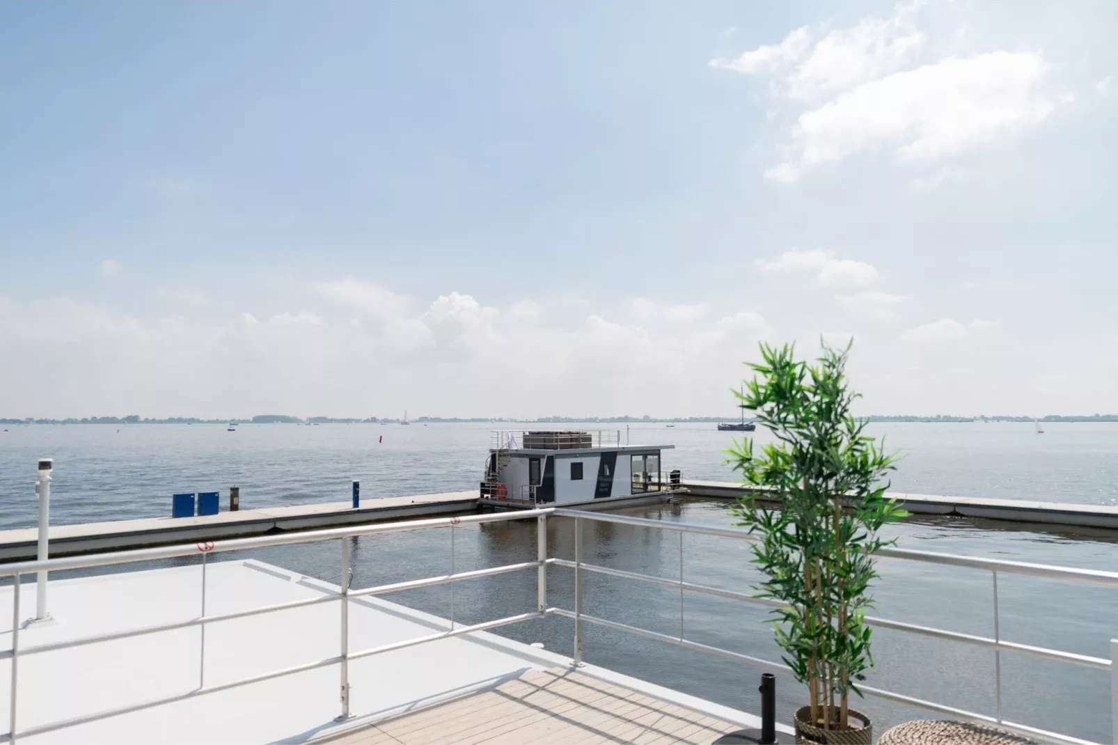Houseboat Earrebarre - Paviljoenwei 1 - Offingawier-View summer