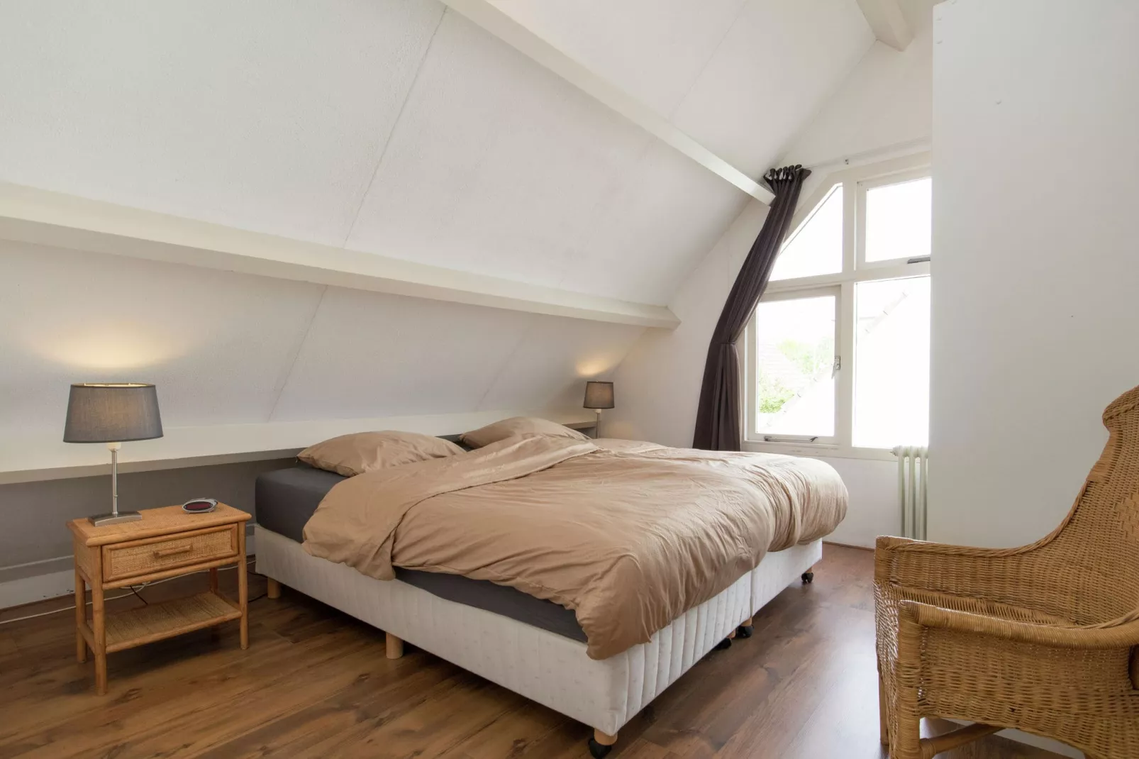 Como-Bedroom