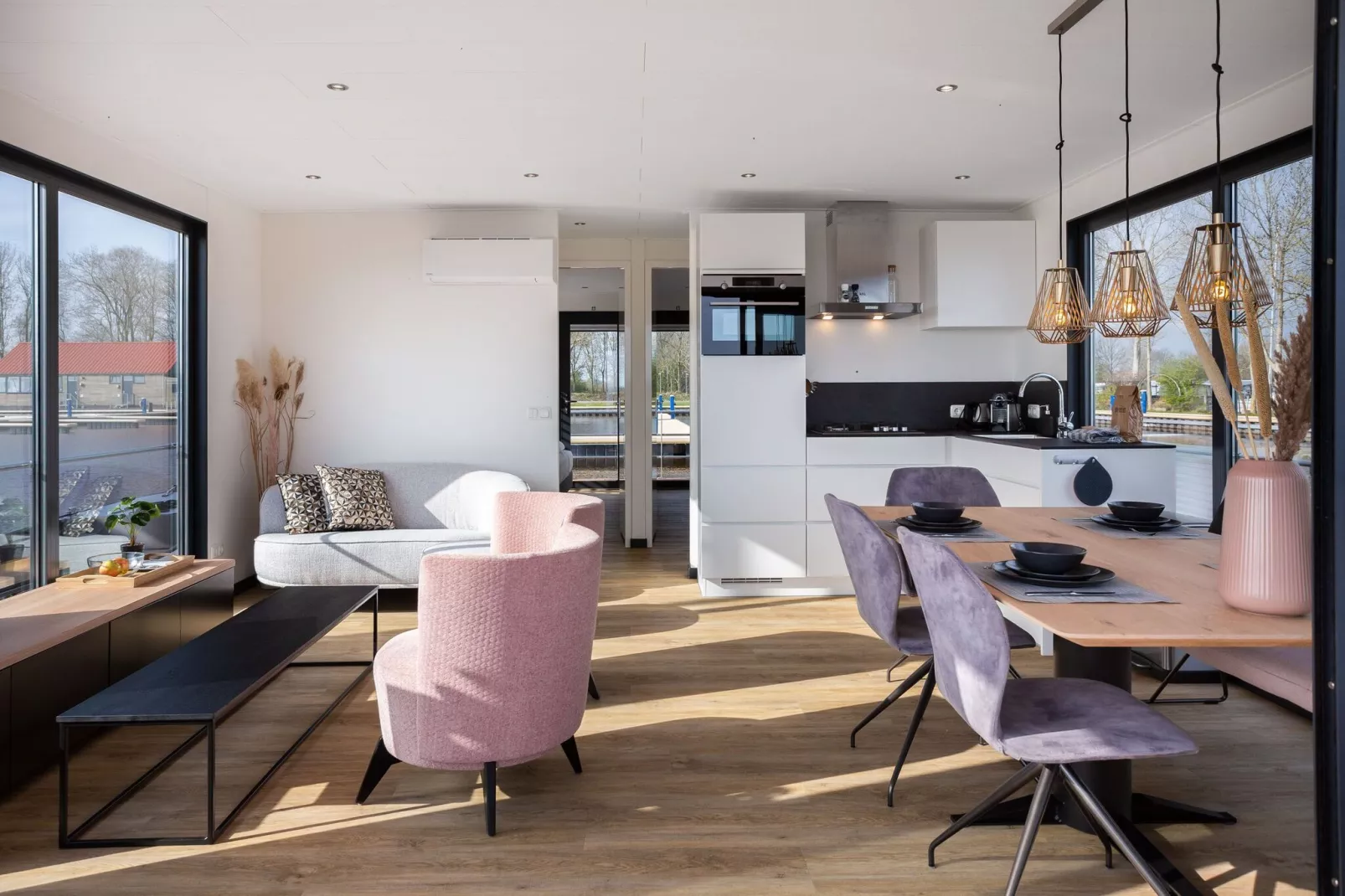 Houseboat 'de Valreep' met tuin - Paviljoenwei 2-Living room