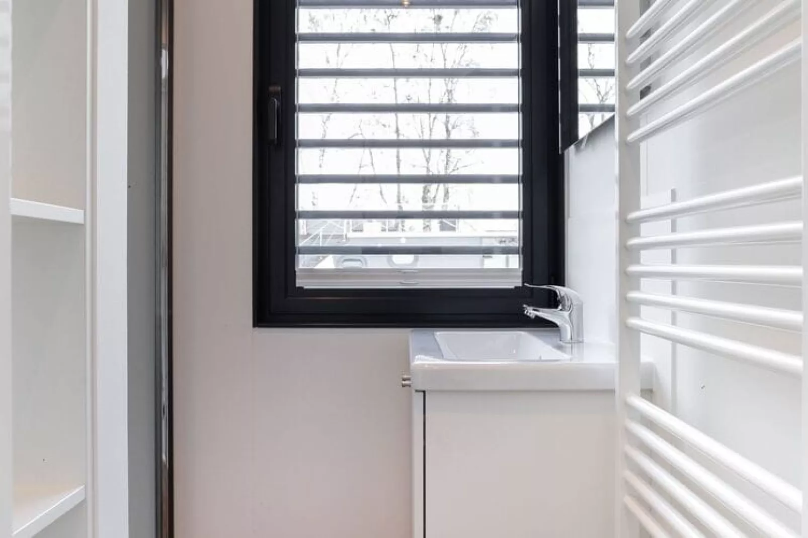 Houseboat 'de Valreep' met tuin - Paviljoenwei 2-Bathroom