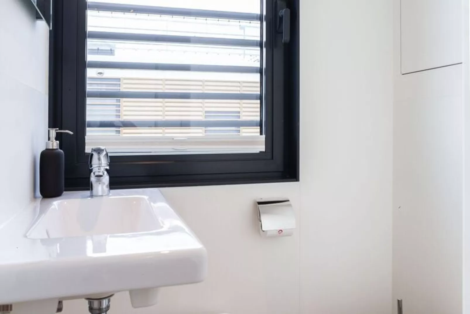 Houseboat 'de Valreep' met tuin - Paviljoenwei 2-Bathroom