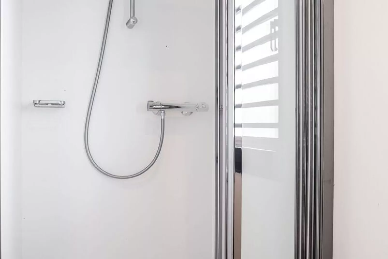 Houseboat 'de Valreep' met tuin - Paviljoenwei 2-Bathroom