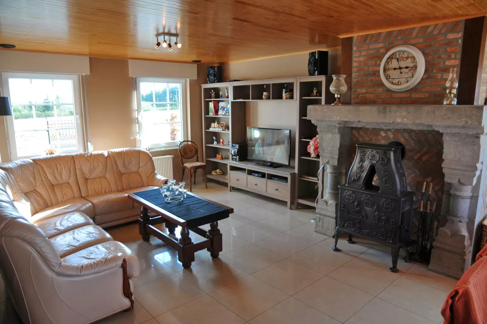 Le Bonheur-Living room