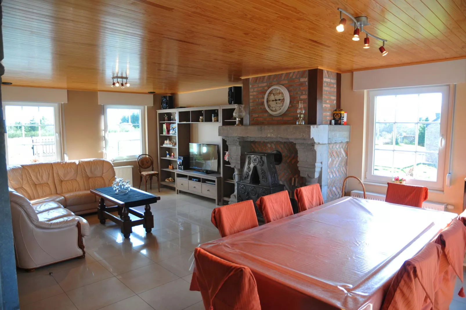 Le Bonheur-Dining room