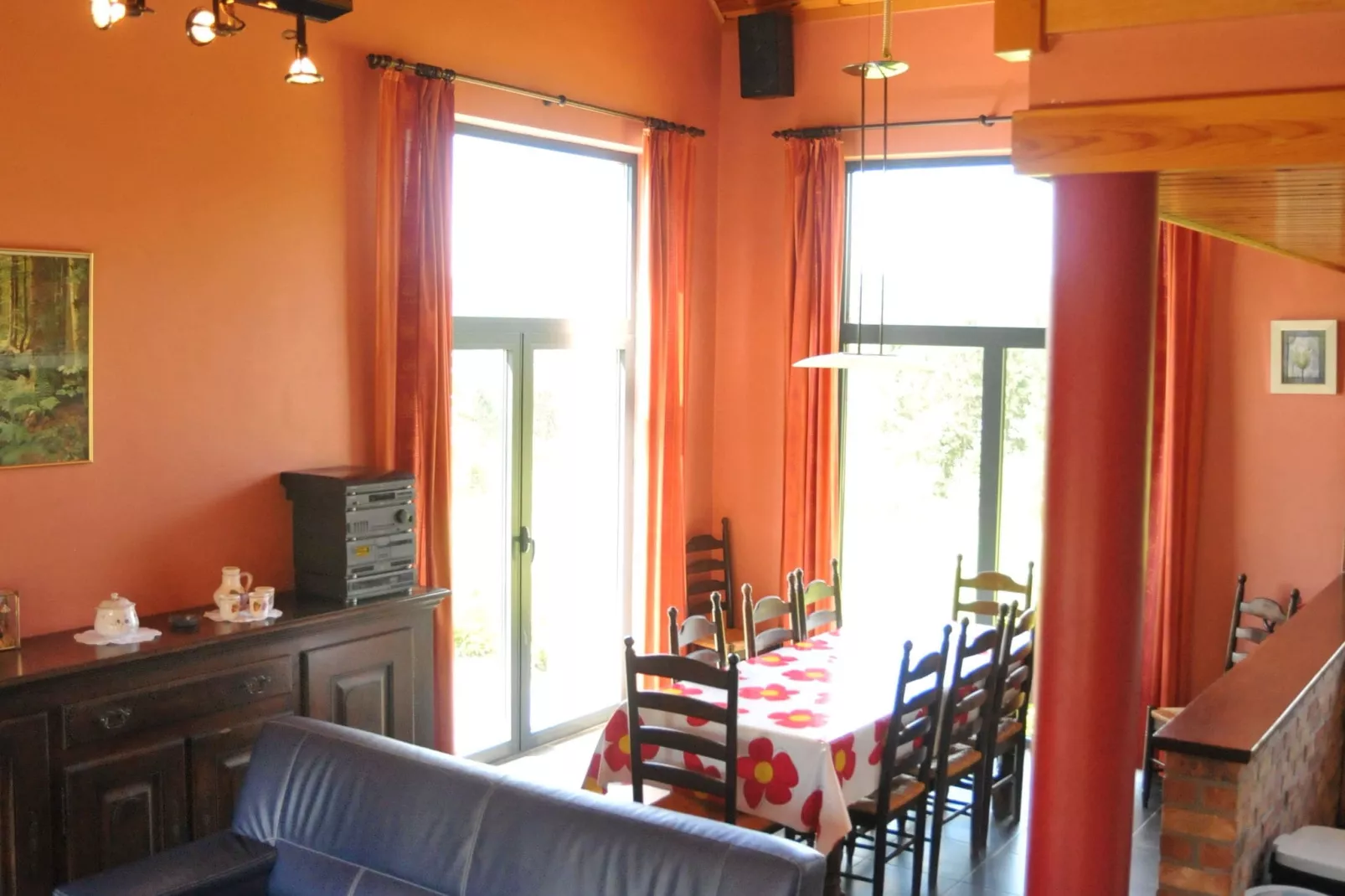 Le Bouton d'Or-Dining room