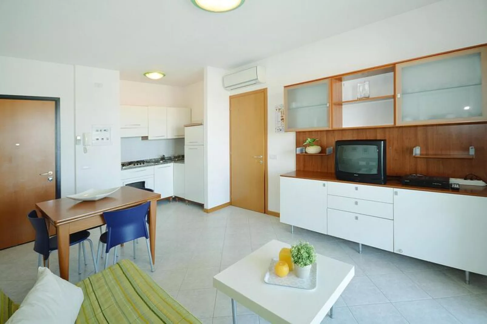 Apartments Torre del Sole, Bibione Spiaggia-C6-Living room