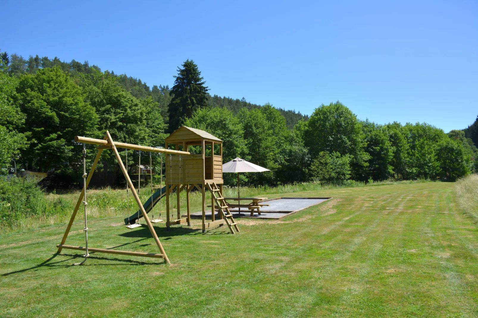 Le Moulin de Vencimont-Gardens summer
