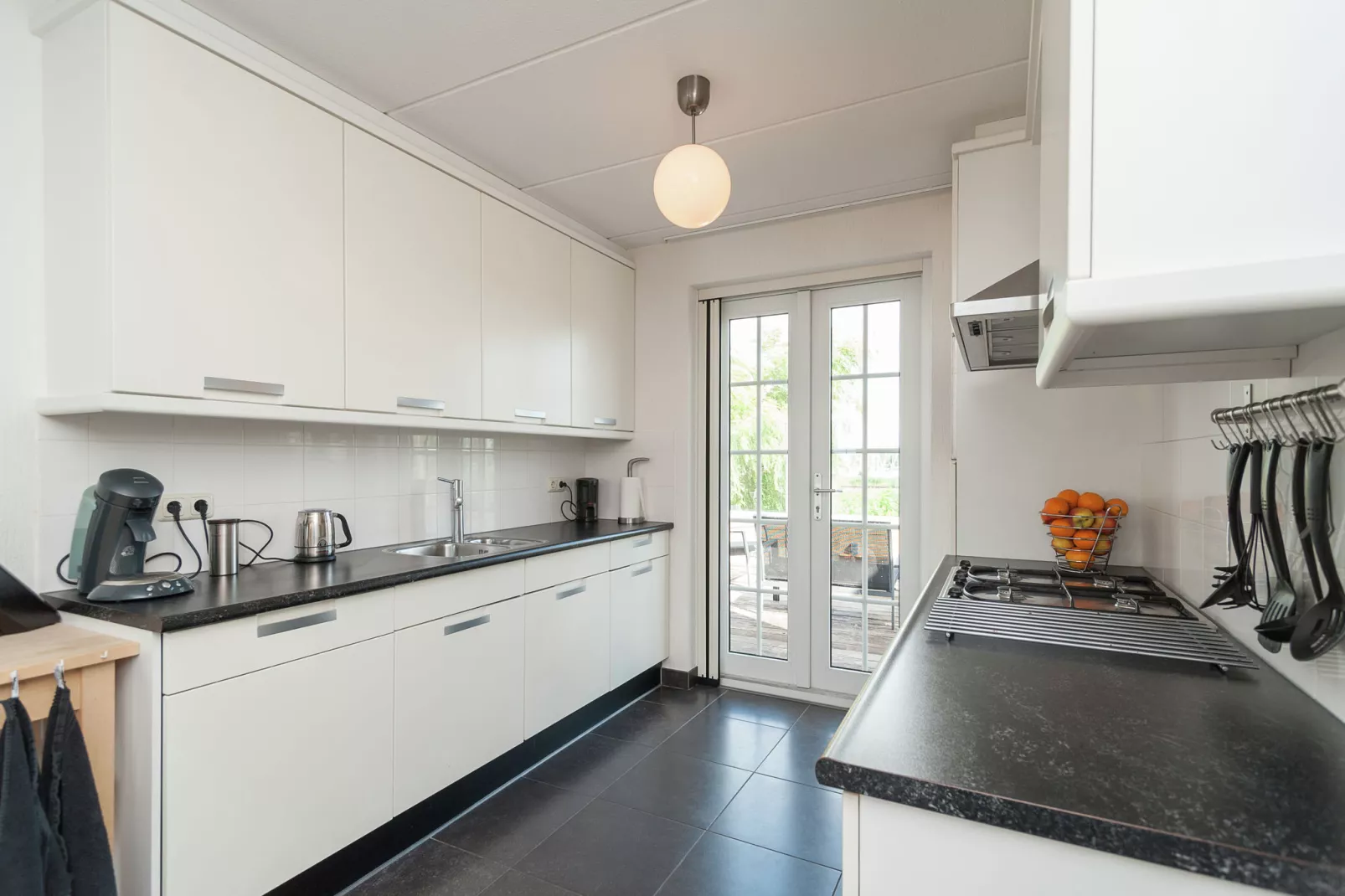 Moderne schiphuiswoning in Stavoren-Kitchen