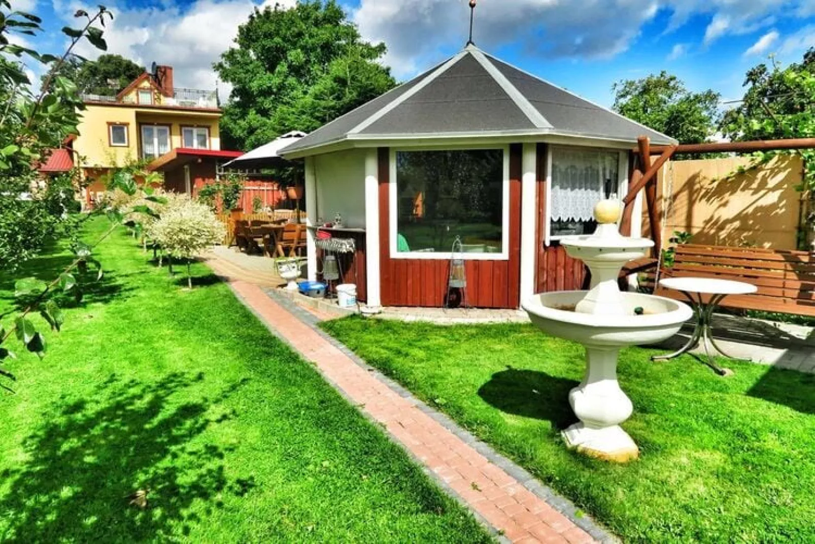 Apartament Ostrowiec Sławieński-Gardens summer