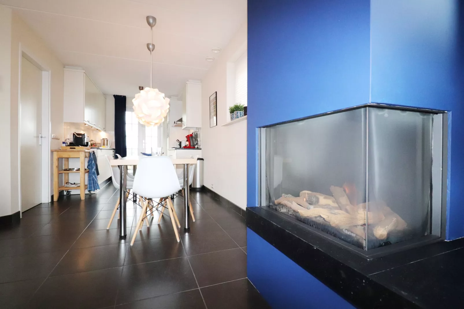 Moderne schiphuiswoning in Stavoren-Dining room