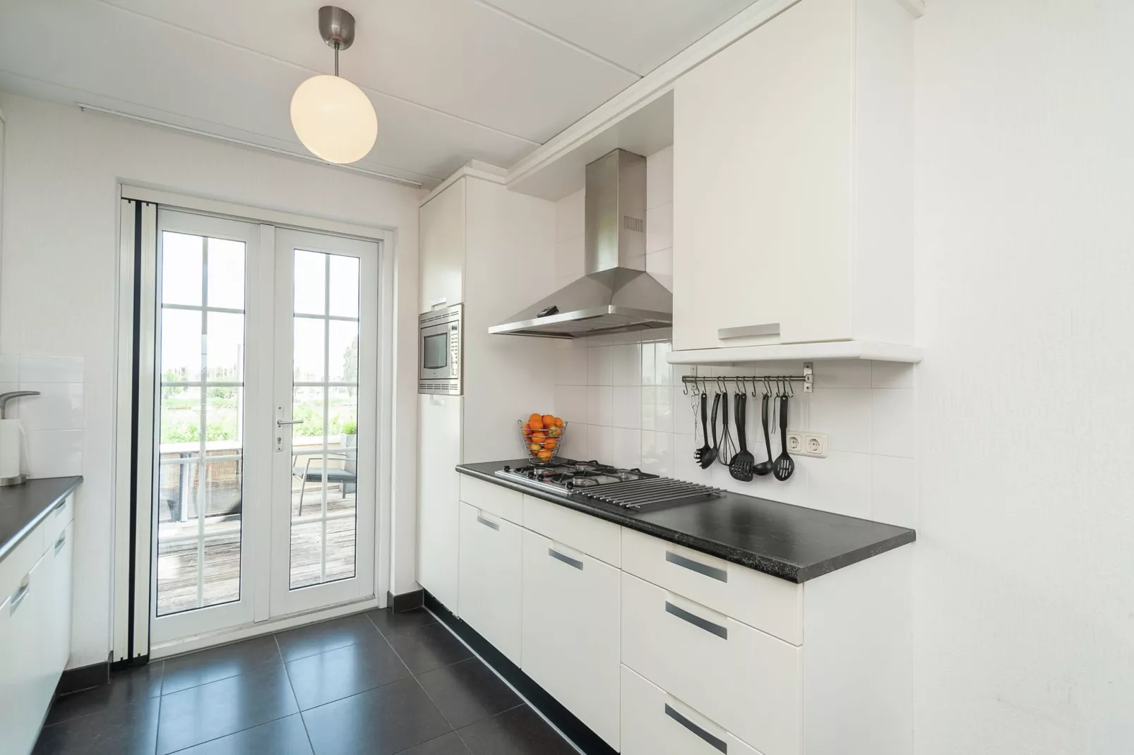 Moderne schiphuiswoning in Stavoren-Kitchen