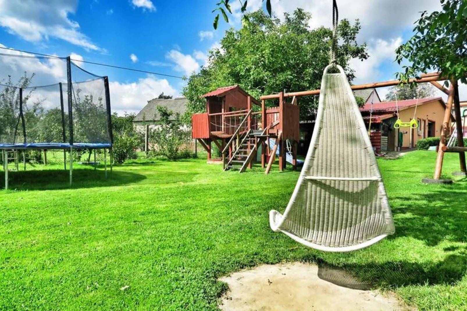 Apartament Ostrowiec Sławieński-Gardens summer