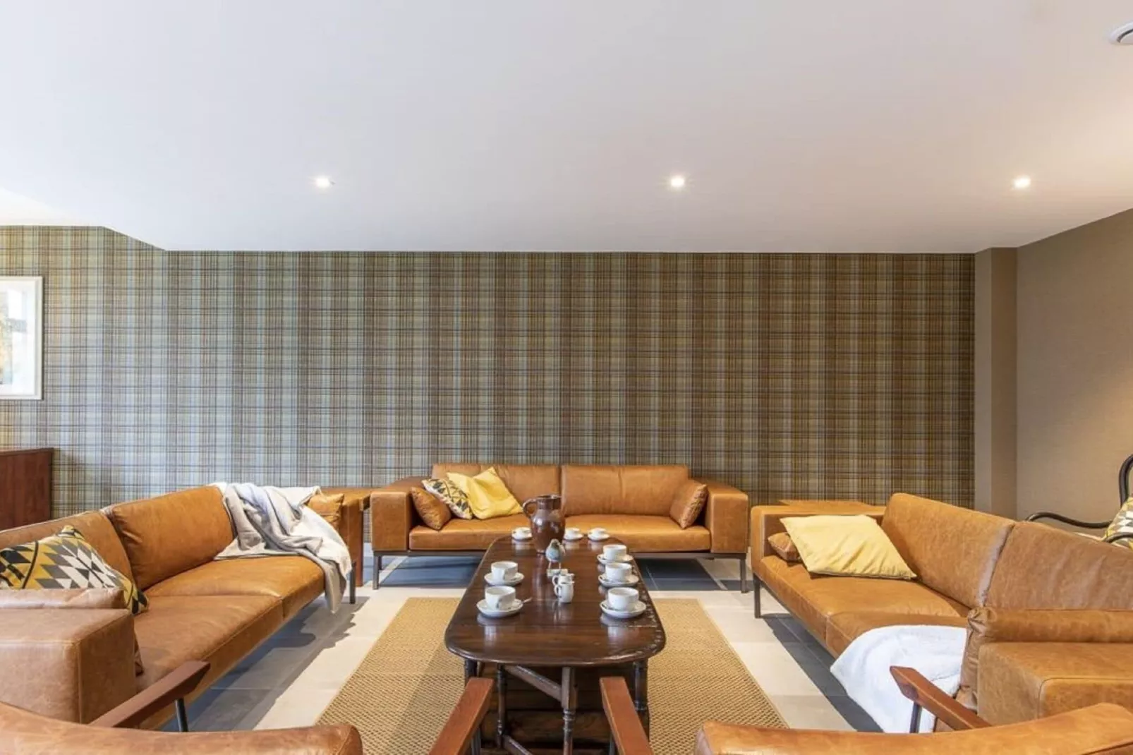 Romulus-Living room
