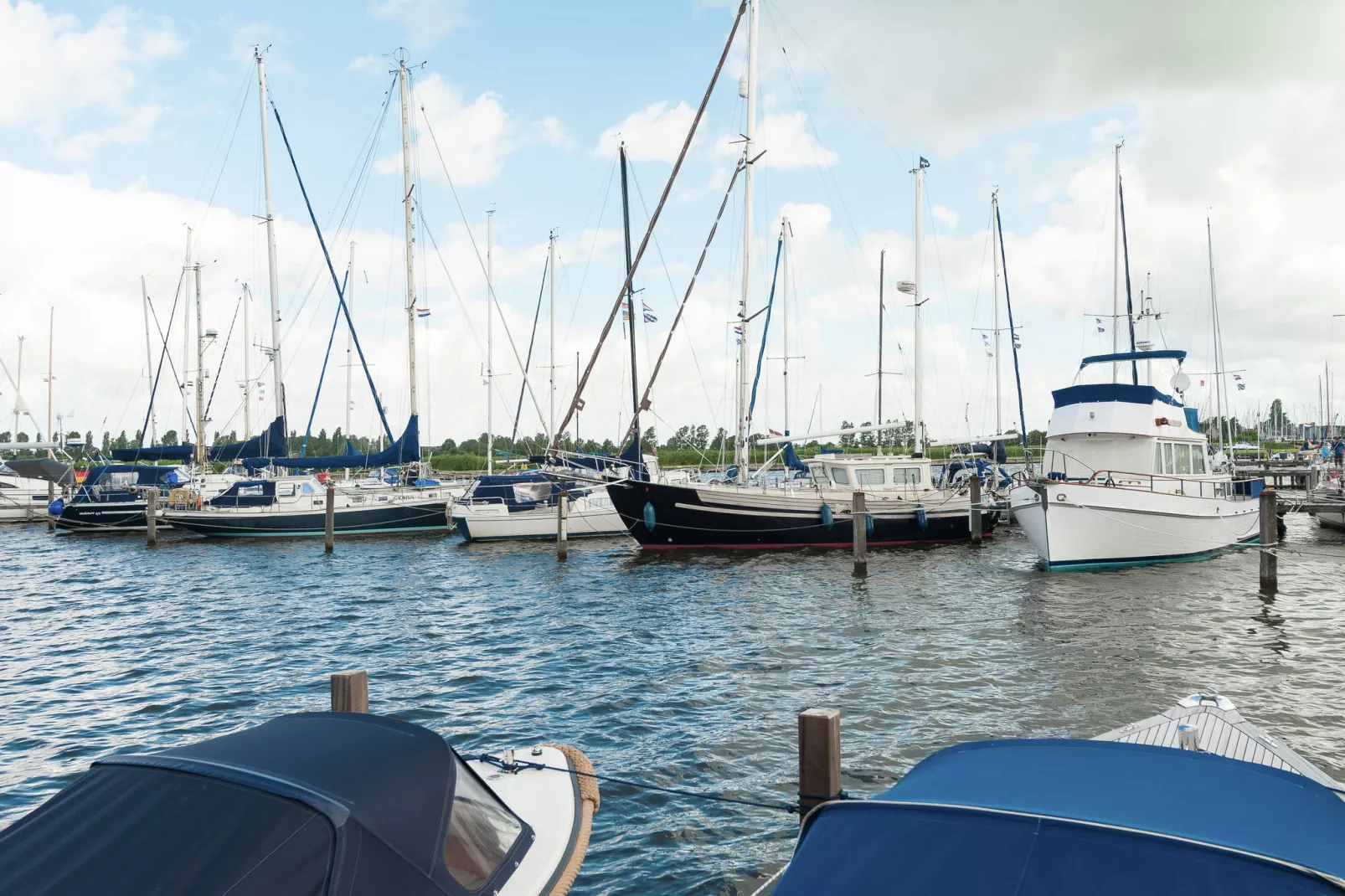Moderne schiphuiswoning in Stavoren-Areas summer 5km