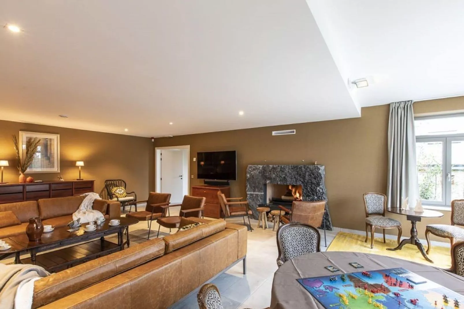 Romulus-Living room