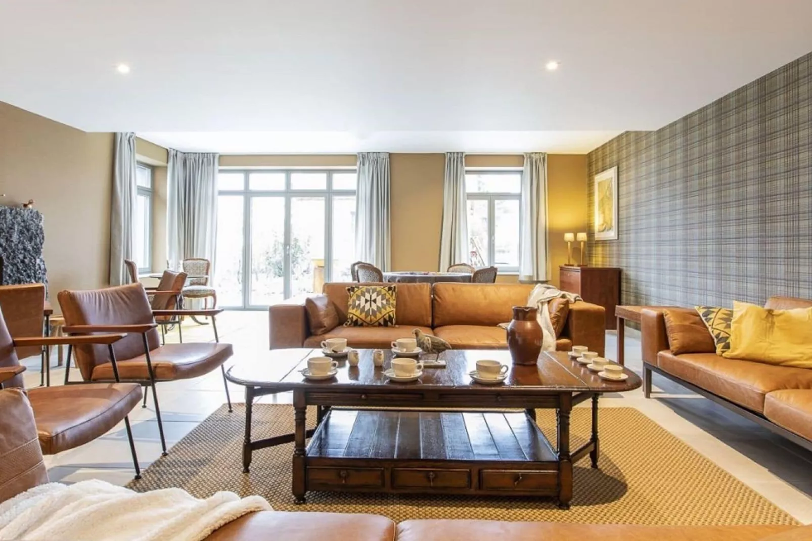 Romulus-Living room