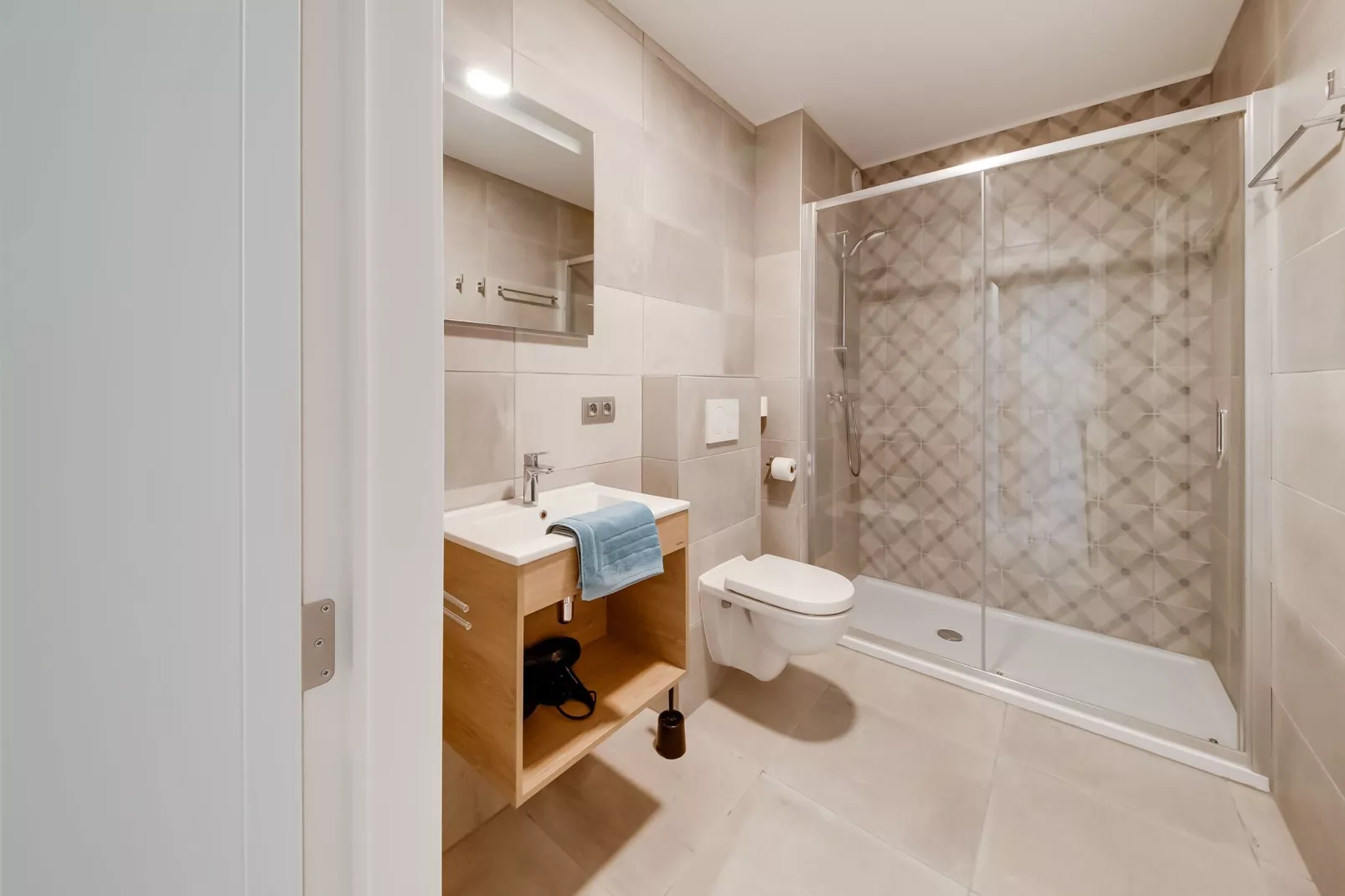 Romulus-Bathroom