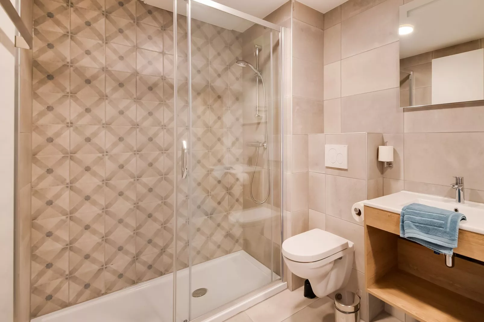 Romulus-Bathroom