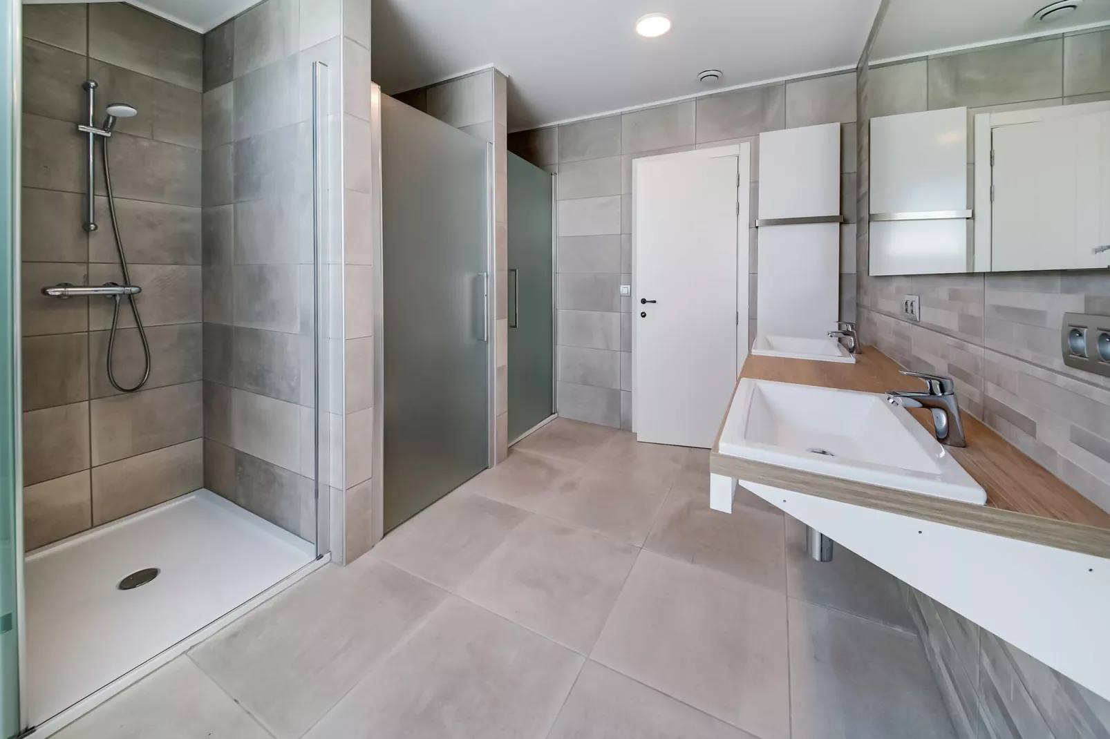 Romulus-Bathroom