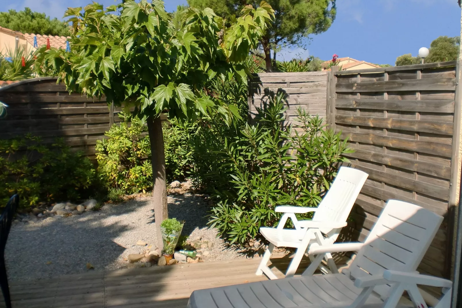 Mas du soleil-Gardens summer