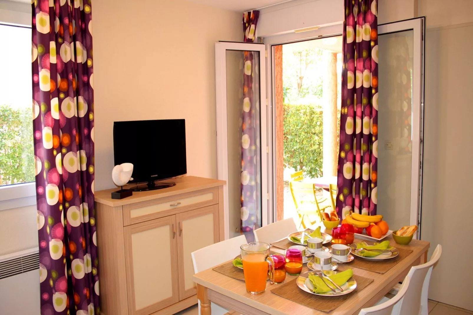 Pierres de Jade 2-Living room
