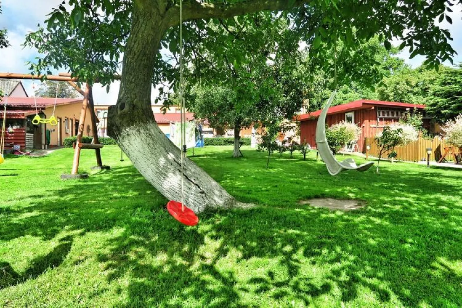 Domek letniskowy PATRYK Ostrowiec Slawienski-Gardens summer