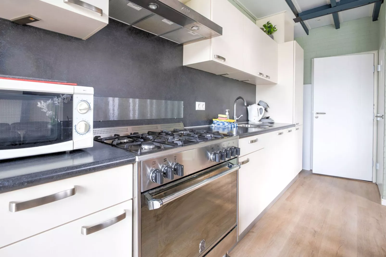 Bungalow 64 en 65-Kitchen