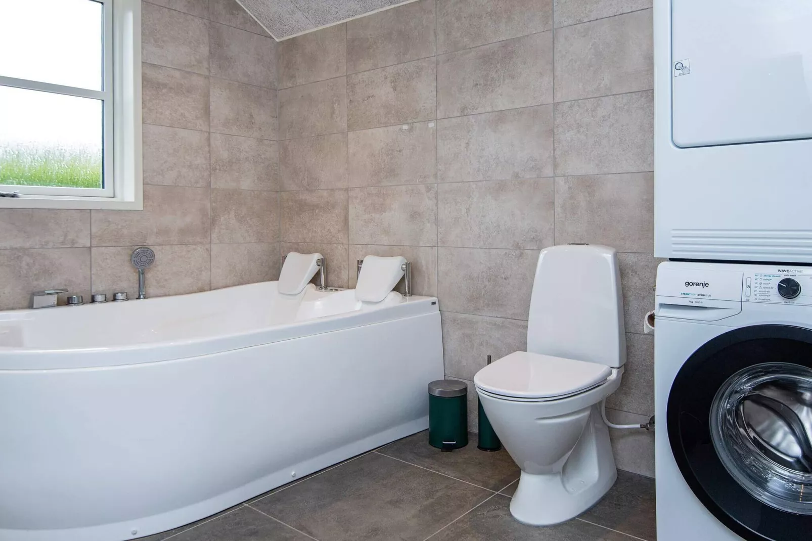 Bright Family Cottage by Kelstrup Beach