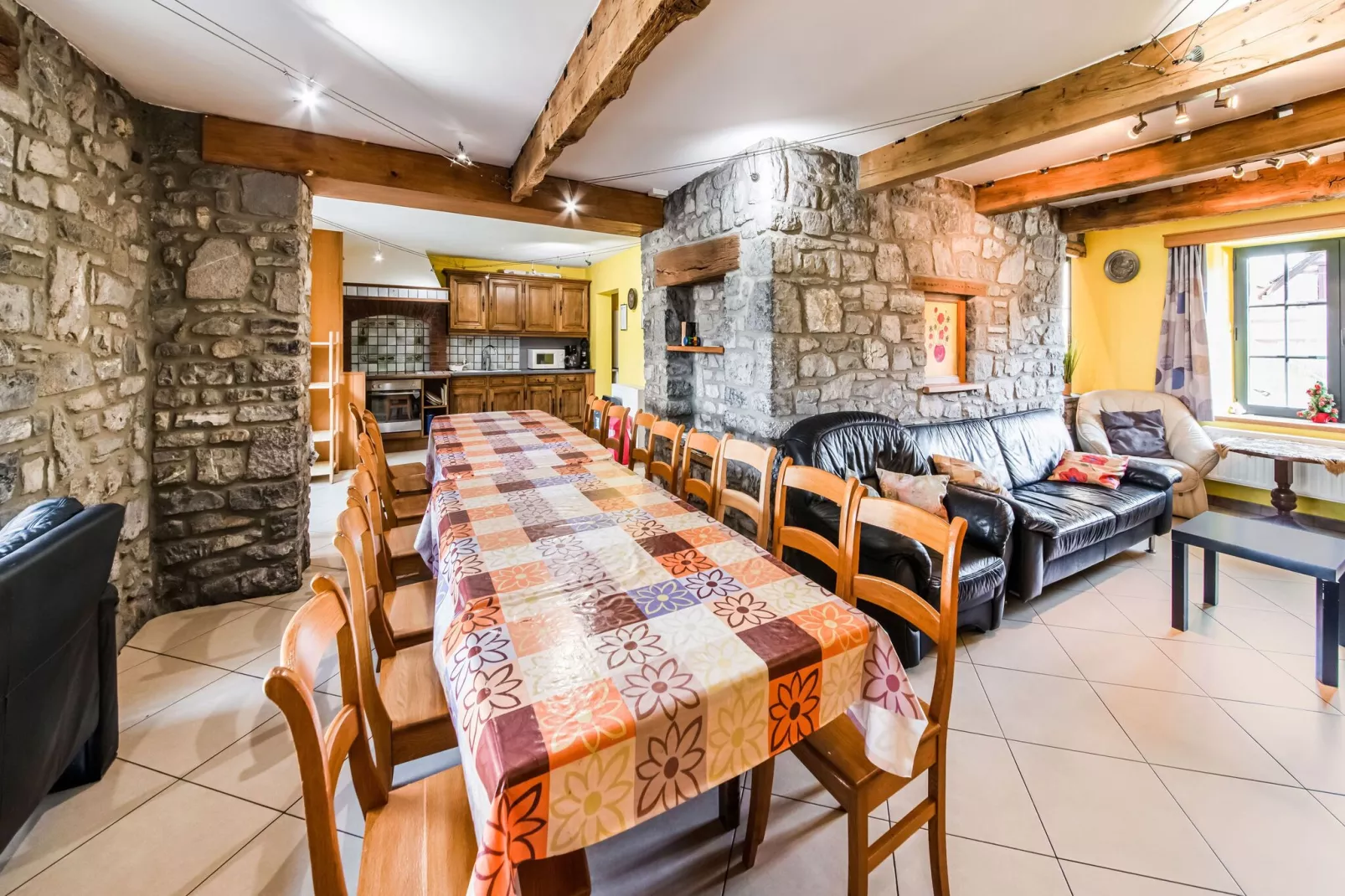 Gîte d Hamptay-Dining room