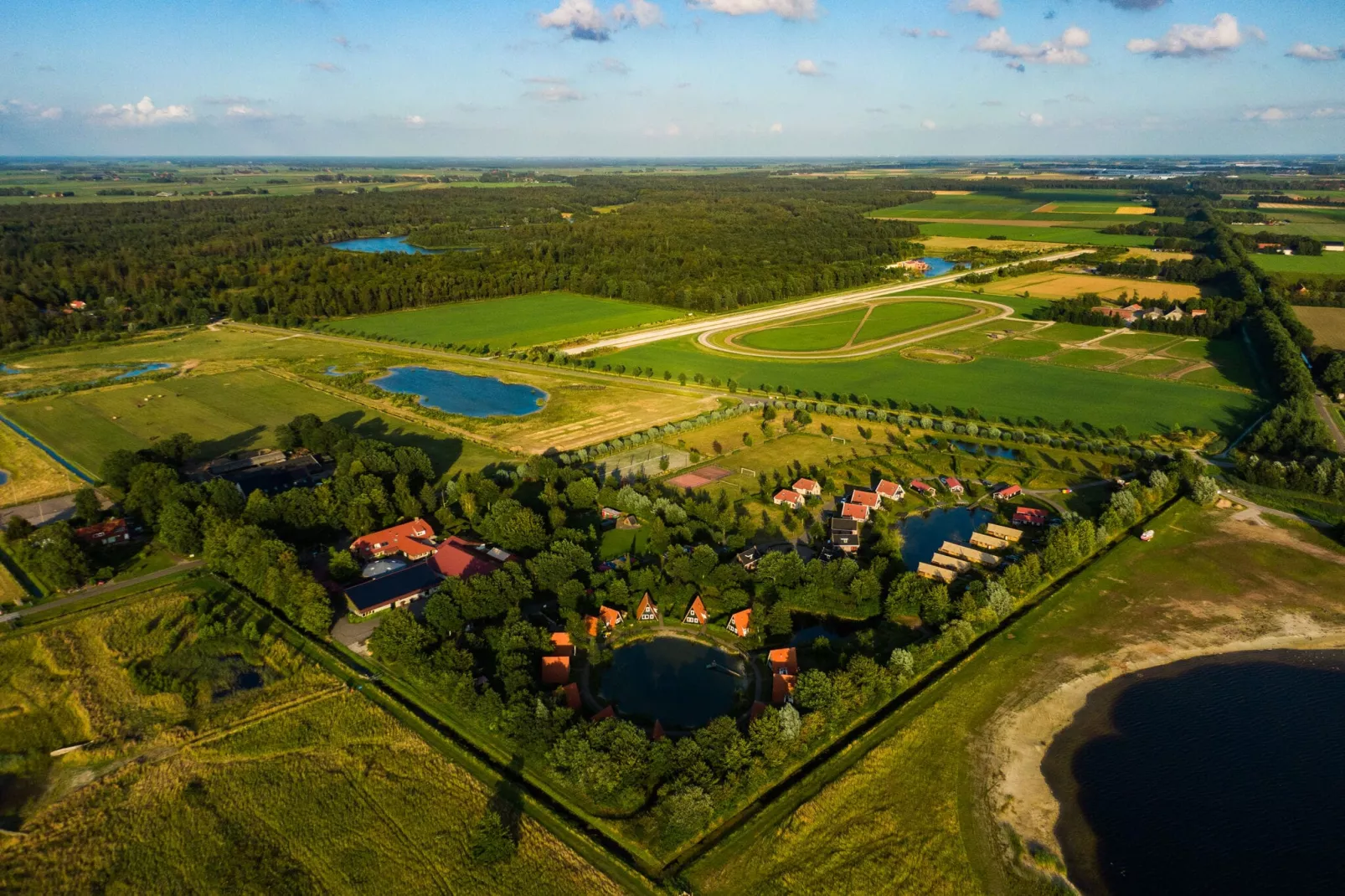 Vakantiepark Eigen Wijze 5-Areas summer 1km