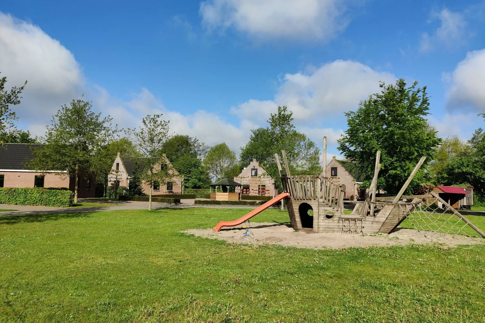 Vakantiepark Eigen Wijze 4-Areas summer 1km