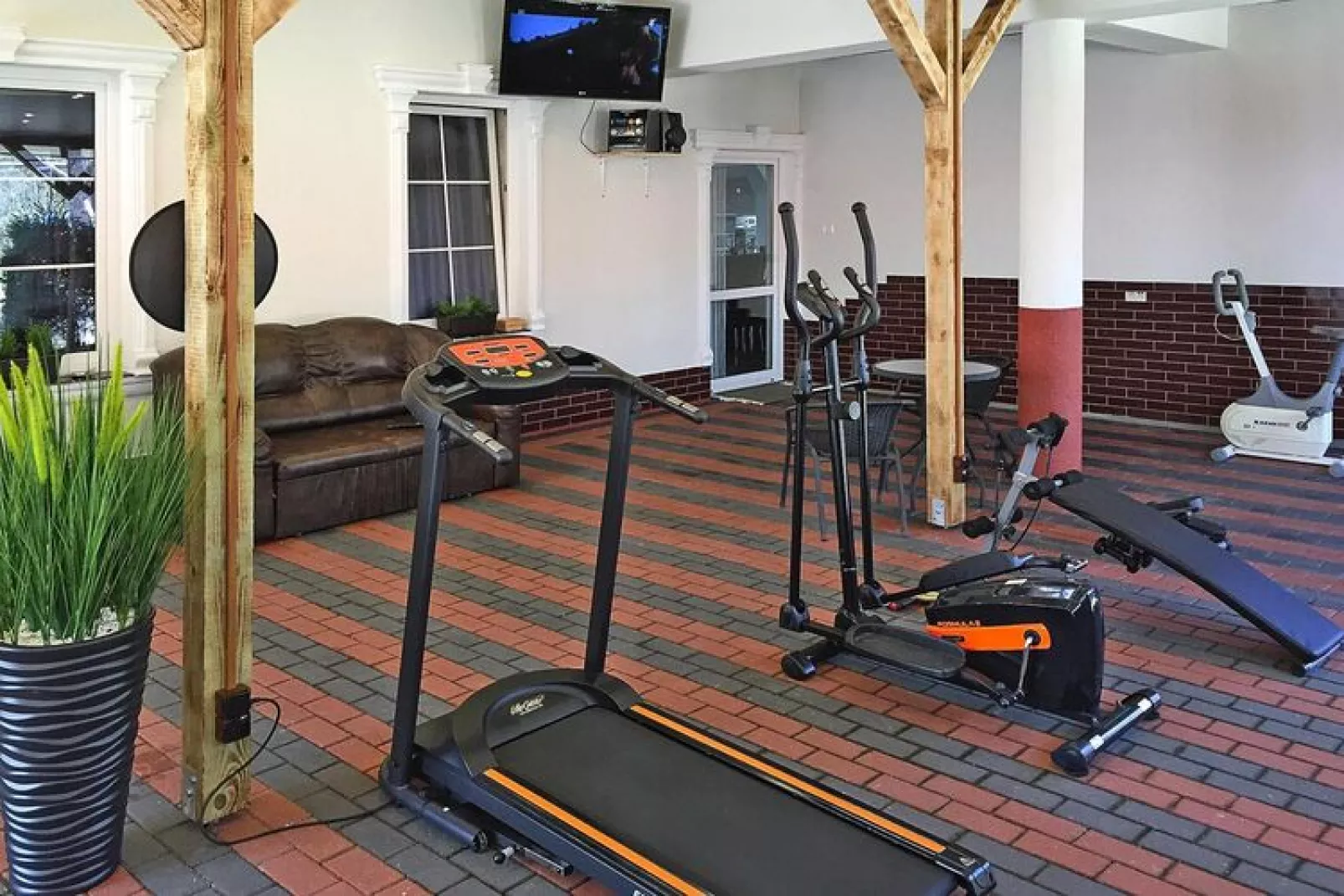 Dom przy stawach Święcianowo-Gym