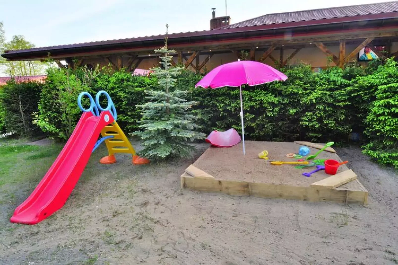Dom przy stawach Święcianowo-Gardens summer