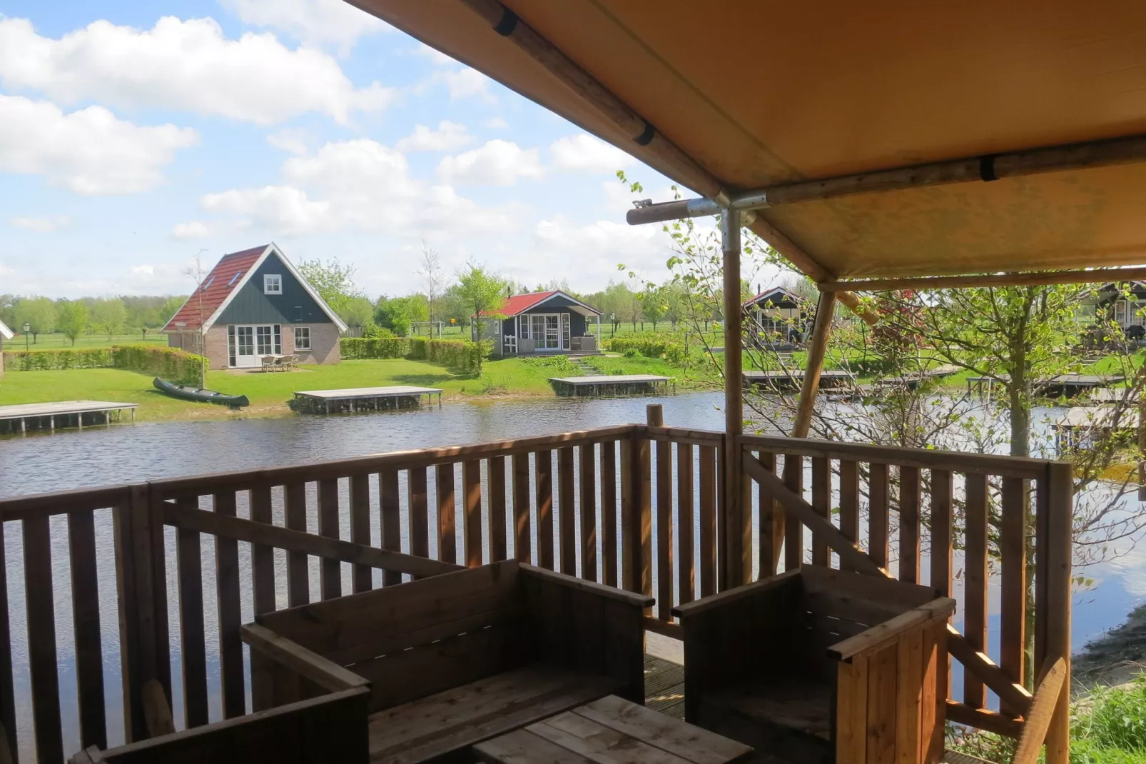 Vakantiepark Eigen Wijze 9-Terrace balcony