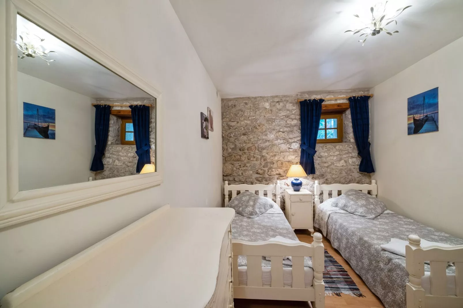 Les Volets Bleus - 4 pers-Bedroom