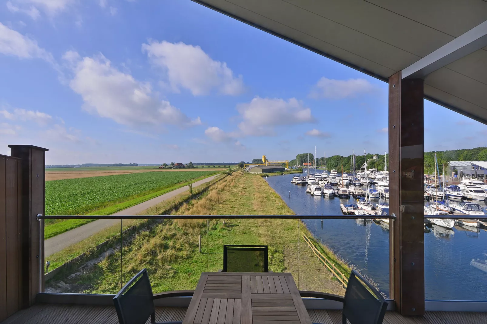 Uithaven 10 F-Terrace balcony