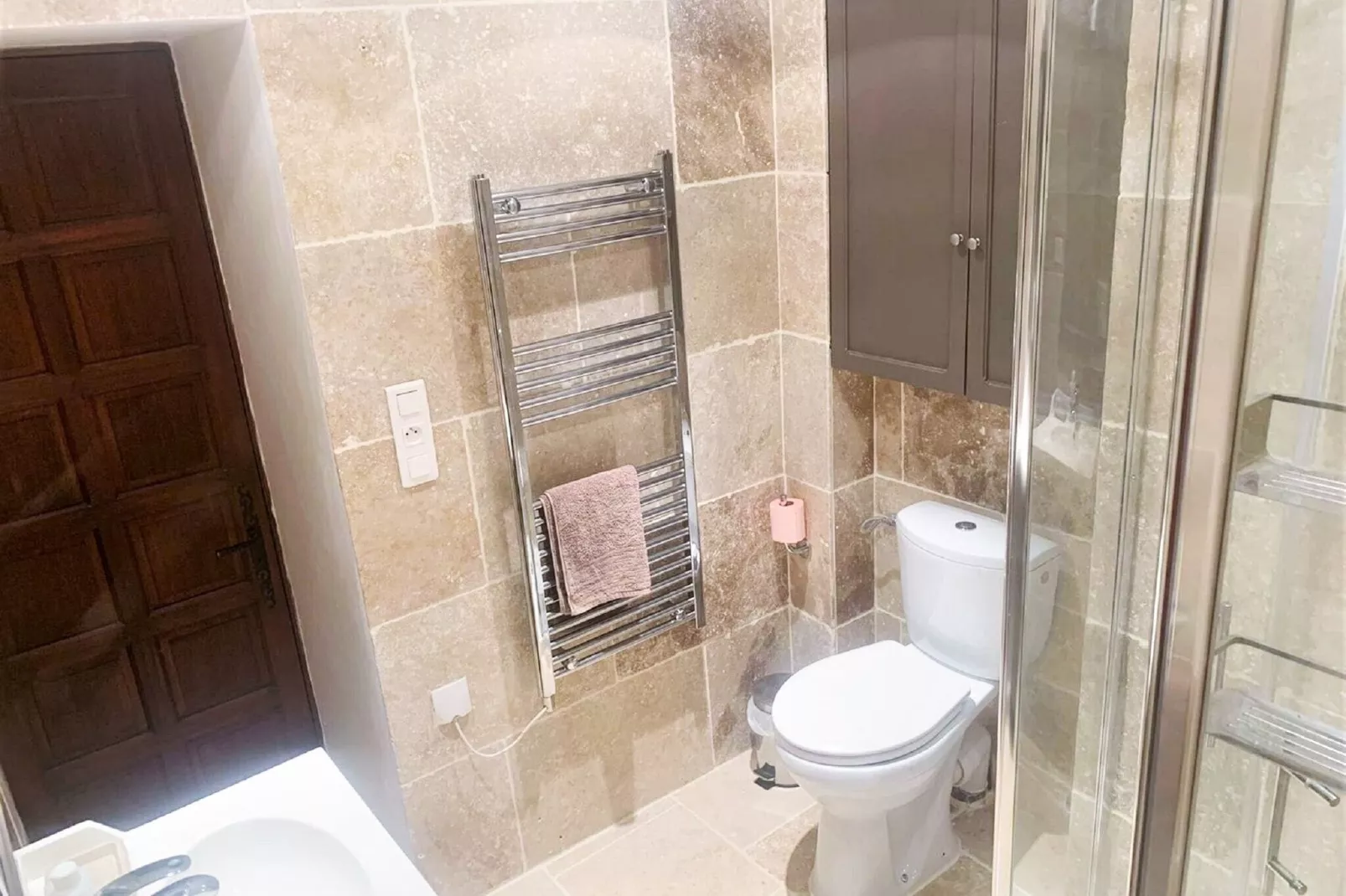 Les Volets Bleus and Les Tilleuls - 6 pers-Bathroom