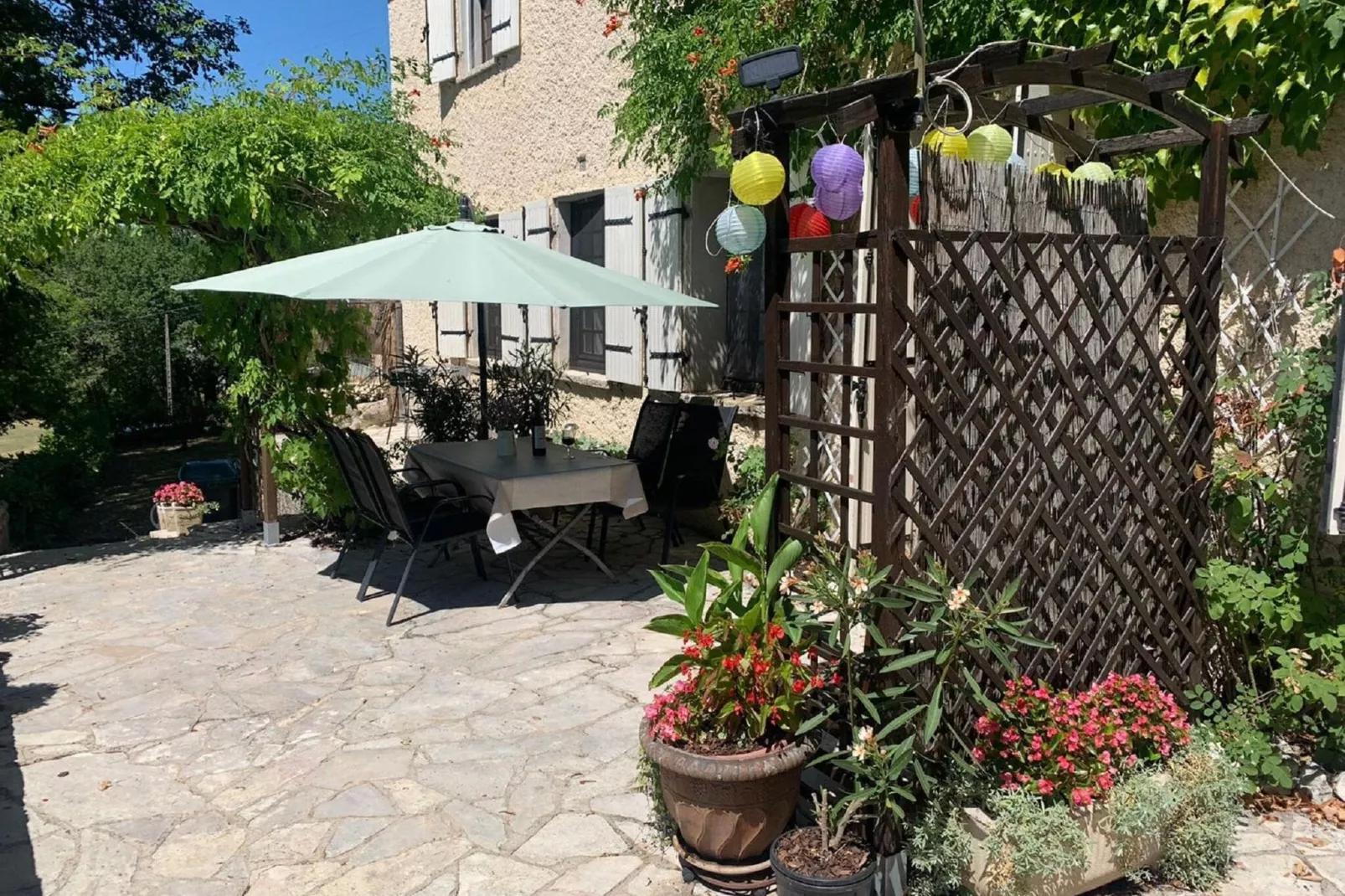 Les Volets Bleus and Les Tilleuls - 6 pers-Gardens summer