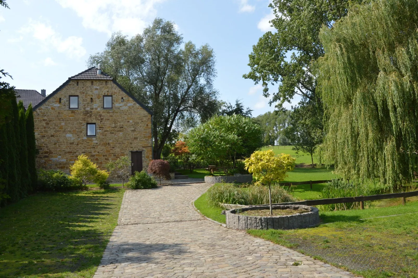 Le Grand Duc-Exterior summer