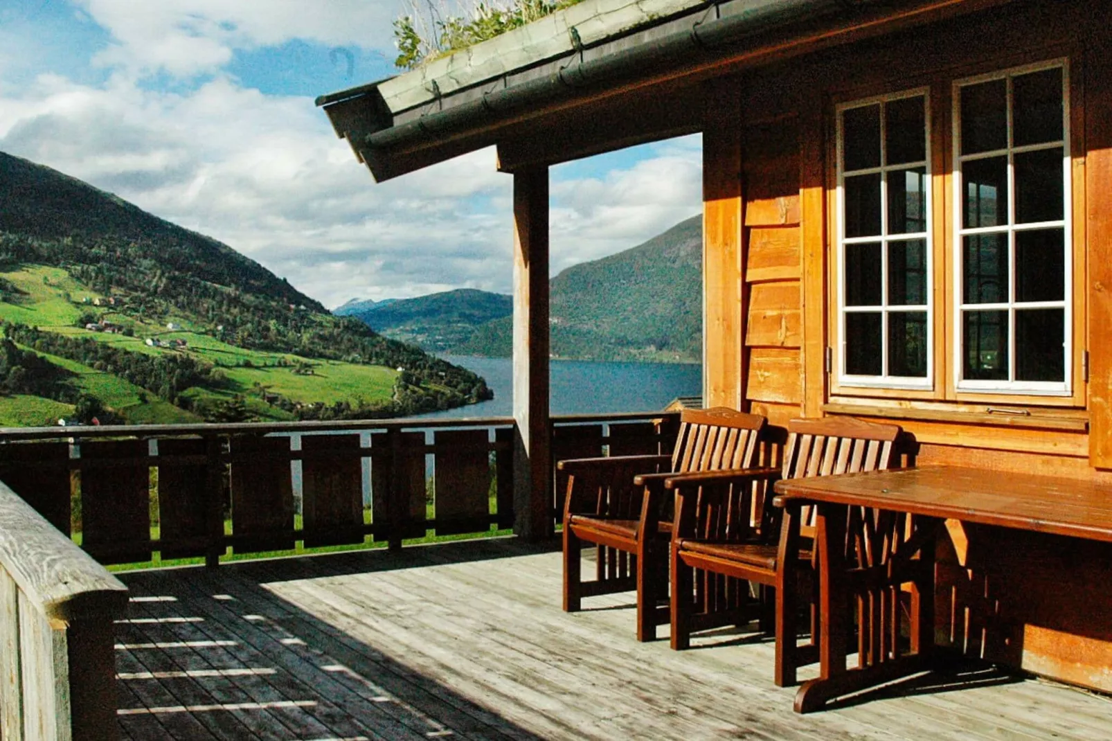 76963 BANKHYTTA-Water view