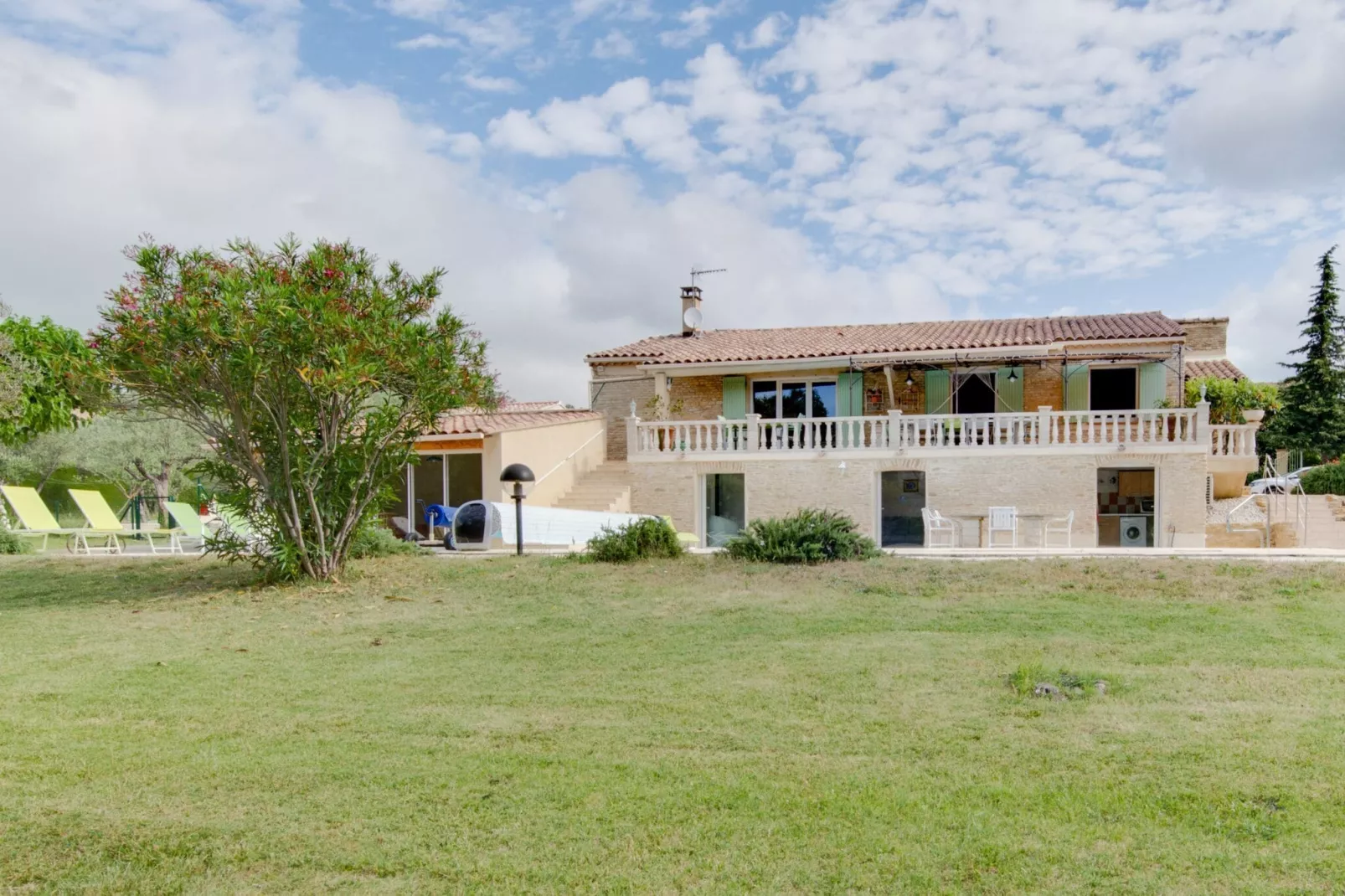 Maison avec piscine-Exterior summer