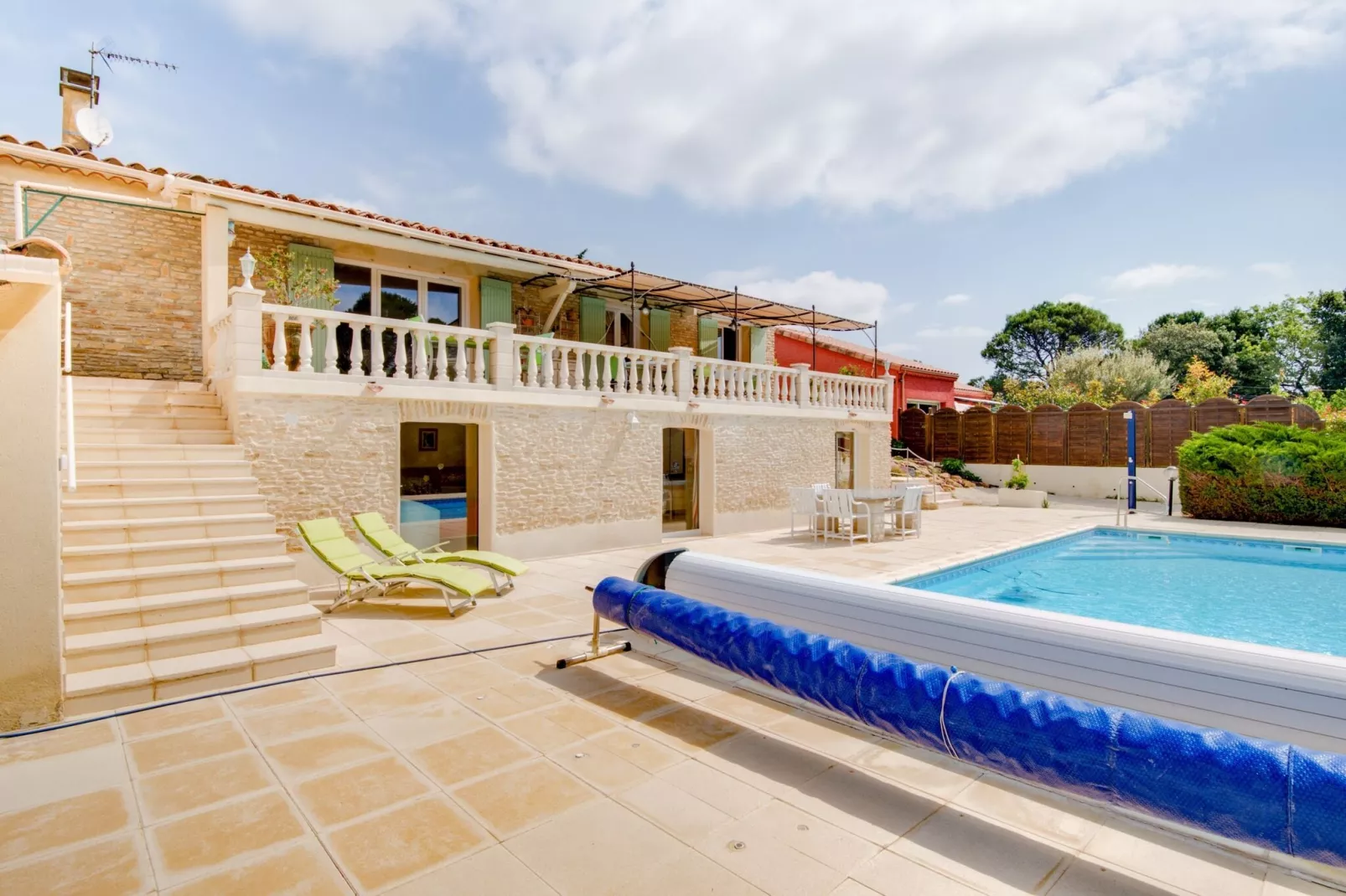 Maison avec piscine-Exterior summer